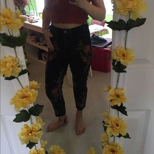 TOP SHOP EMBROIDERED MOM JEANS